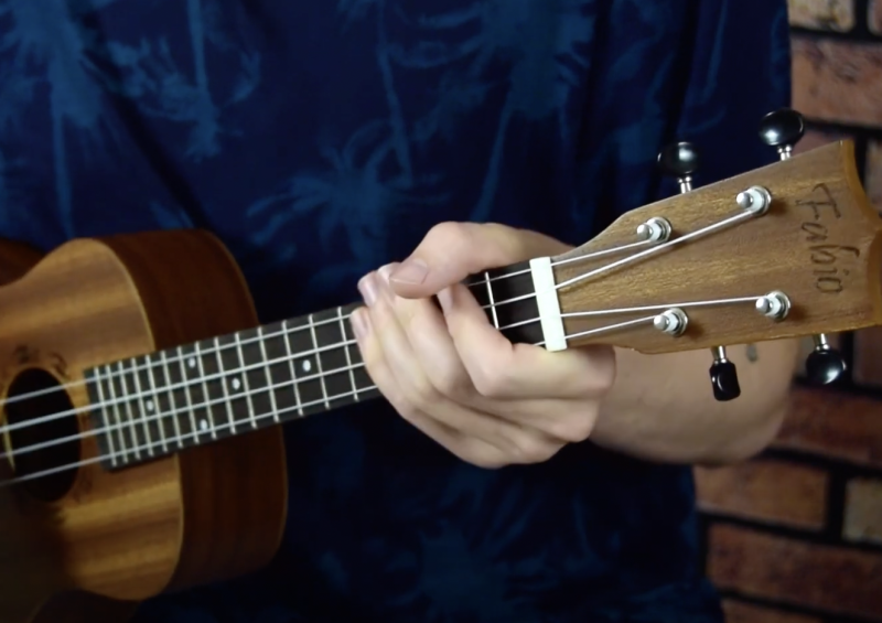 Обзор на укулеле тенор Fabio FB260